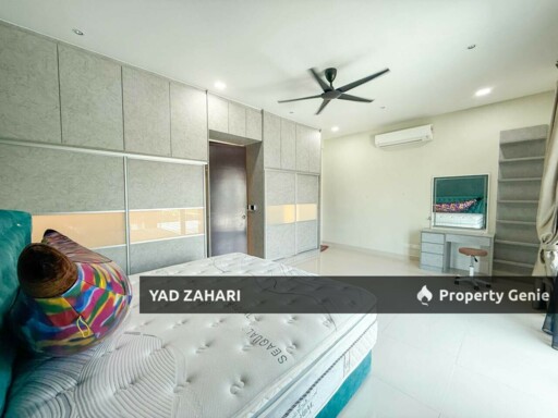 Ken Rimba Jimbaran Seksyen 16, Shah Alam | 2.5 Storey Terrace 5 Bedrooms | RM1.6M - Cornerlot and Fully Renovated
