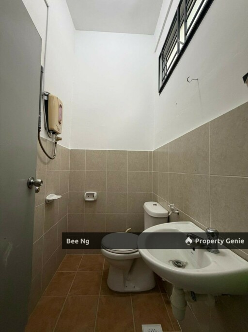 Taman Pulai Mutiara / 2.5 Storey Terrace / Partially Renovated / Super Value