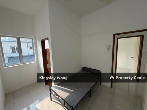 Pengkalan Station 18 Double Storey Terrace House Basic Unit Facing Empty Land