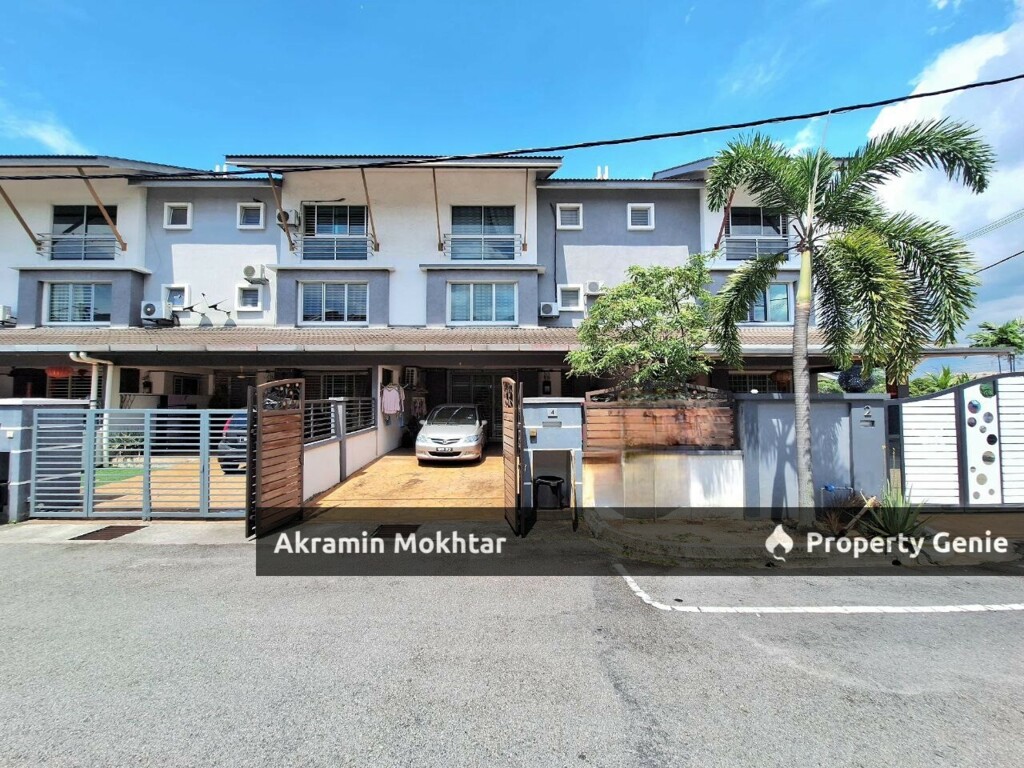 Partially Furnished & Renovated | 2.5 Storey Terrace House D'Anjung, Teluk Pulai, Klang.