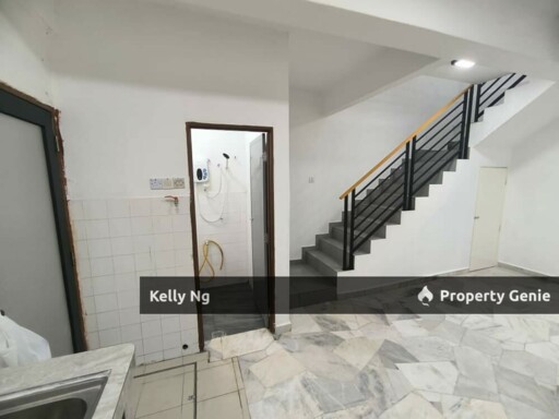 2 Sty Renovated House With Air Cond & Water Heater Att Tmn Sri Indah Klang For Rent