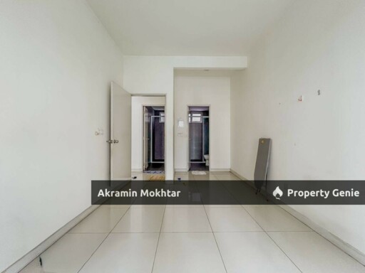 Freehold, End Unit & 2 Covered Parking | Savanna Executive Suites Southville City, Bangi.