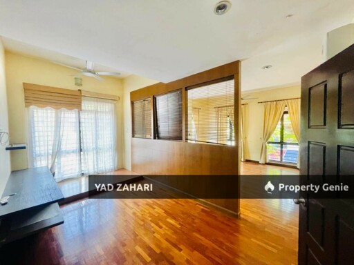 Bukit Jelutong, Shah Alam | 2-Storey Terrace 5 Bedrooms | RM1.4M - Freehold, Non Bumi & With Loteng
