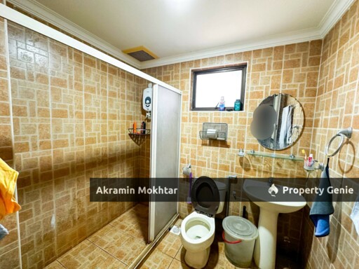 FREEHOLD & 1 COVERED PARKING | EVERGREEN PARK ACORN & HAZEL Condominium Sg Long