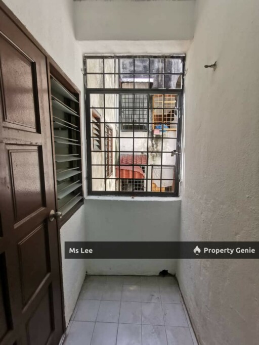 3rd Floor Shop Apartment @ Taman Sri Kuching, KL-Ready 30/9