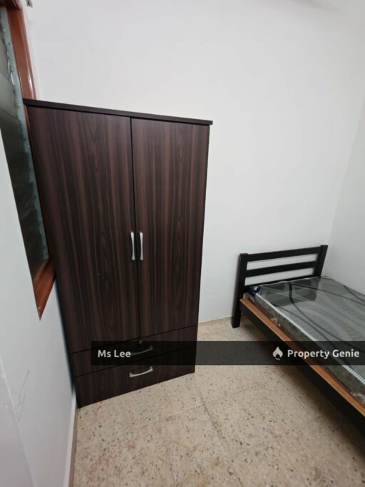 Male Room 2 RM550 @ 1st Floor Shop Apt-Sek 7-Shah Alam-near UITM-Ready Now