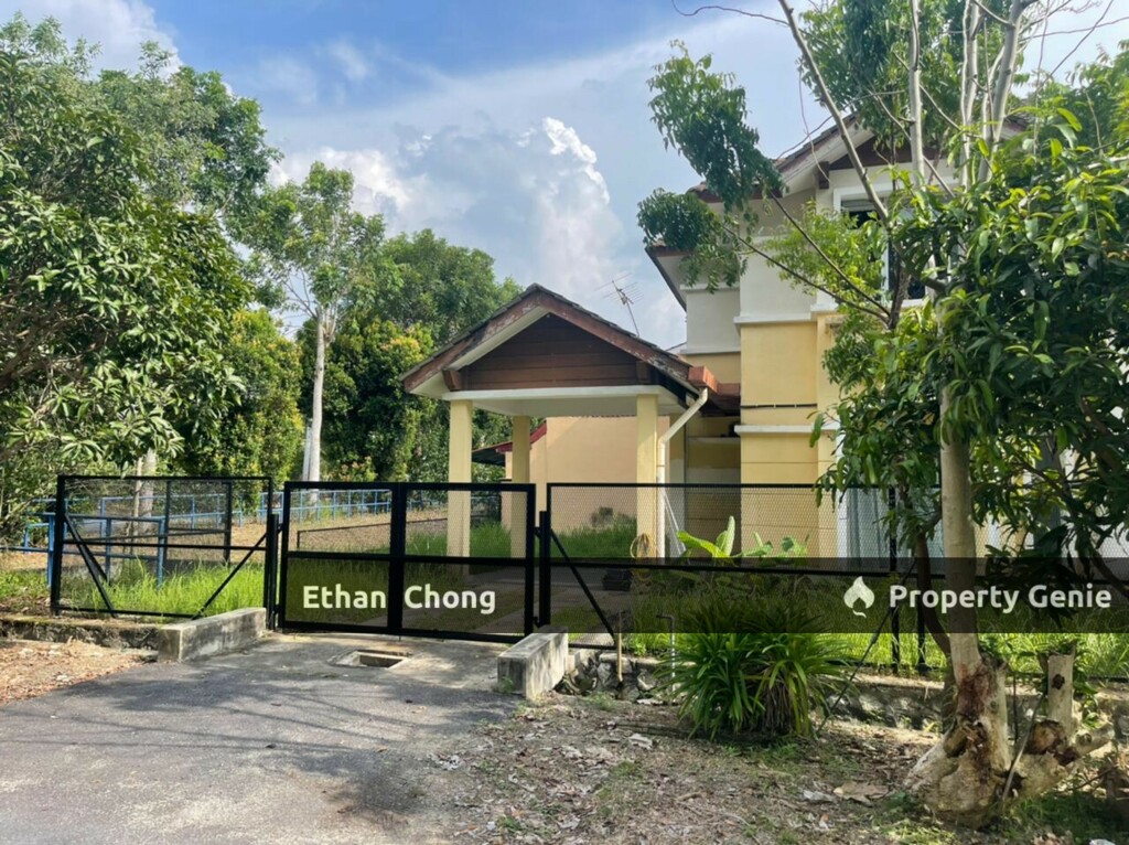 PUNCAK ALAM 2 STOREY END LOT SEMI-D CLUSTER For Rent