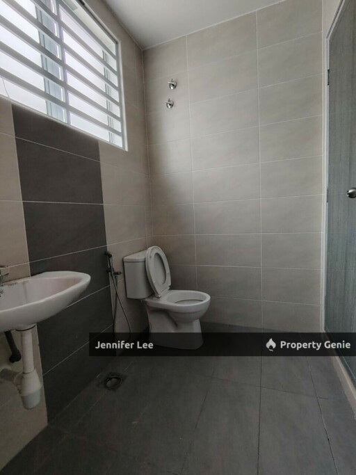 KLEBANG, IPOH FREEHOLD UNOCCUPIED DOUBLE STOREY TERRACE CORNER UNIT WITH HUGE SIDE LAND