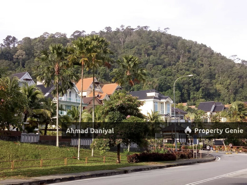 3 1/4 storey Bungalow @ Batu Ferringhi Penang For Sale