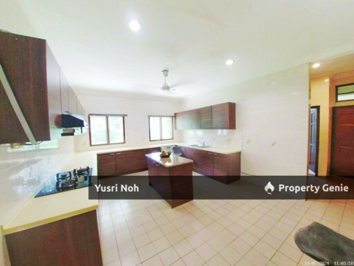 PARTIALLY FURNISHED BUNGALOW DOUBLE STOREY BEVERLY ROW IOI RESORT CITY PUTRAJAYA
