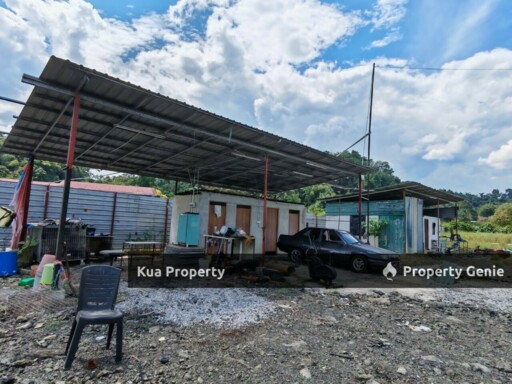 Facing Main Road Land For Rent! 📍Located at 15th Mile