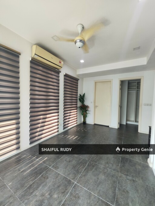 Want to sell. 3 Storey Semi-D The Refflisia Damansara Perdana