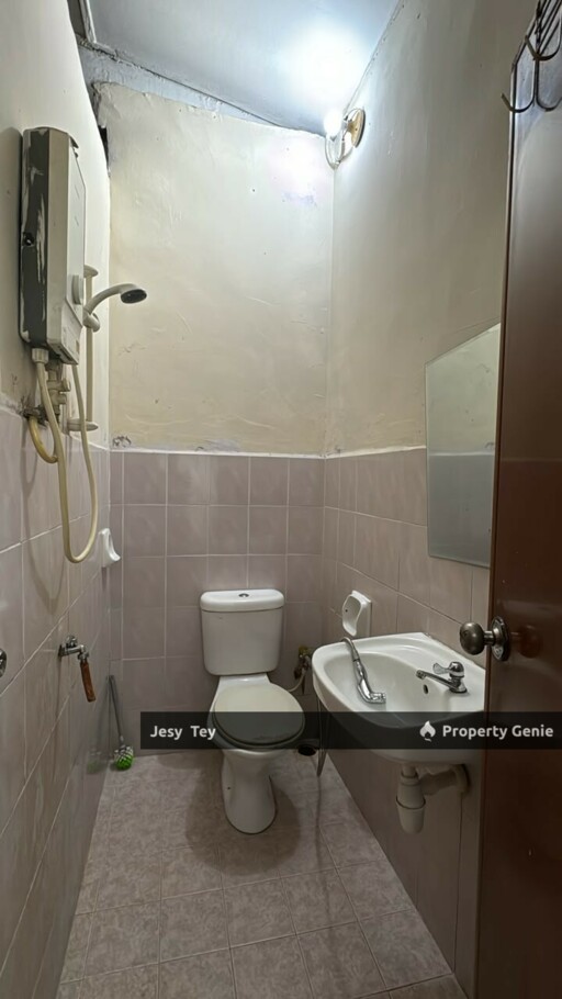 Taman Pelangi Multiple Rooms for Rent