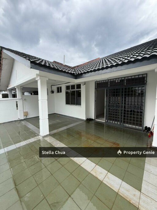Semi-D Corner lot for RENT in jalan api-api, Taman Megah Ria