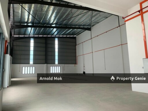 1.5 Storey Semi D at Jln Makmur Desa Cemerlang for Rent (Brand New)