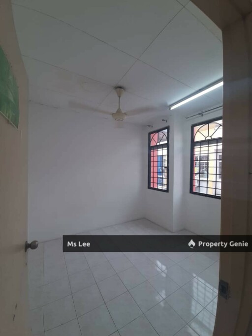 2nd Floor Shop Apartment @ Batu Caves Centerpoint, Taman Industri Bolton, Batu Caves-Ready 15/11