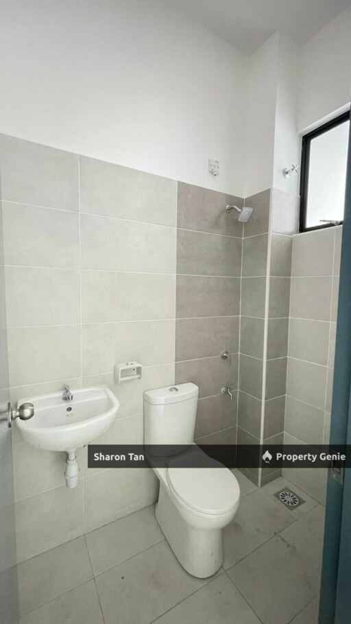 Perjiranan 8 Dato Onn 2 Storey Teracce Playground Unblock View