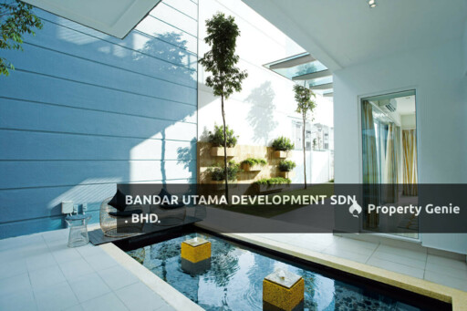 The Effingham, Bandar Utama