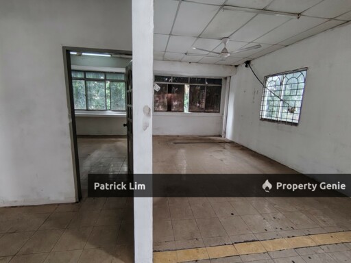 Ayer Keroh Main Road (1St Floor) End Lot For Rent