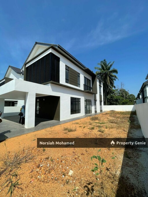 Discover a lifestyle, spacious, elegance, and serenity — 28 Exclusive Park Home Semi-D (5 bedrooms, including a Senior Suite Design, all just minutes away from Putrajaya, KLIA, and Kuala Lumpur