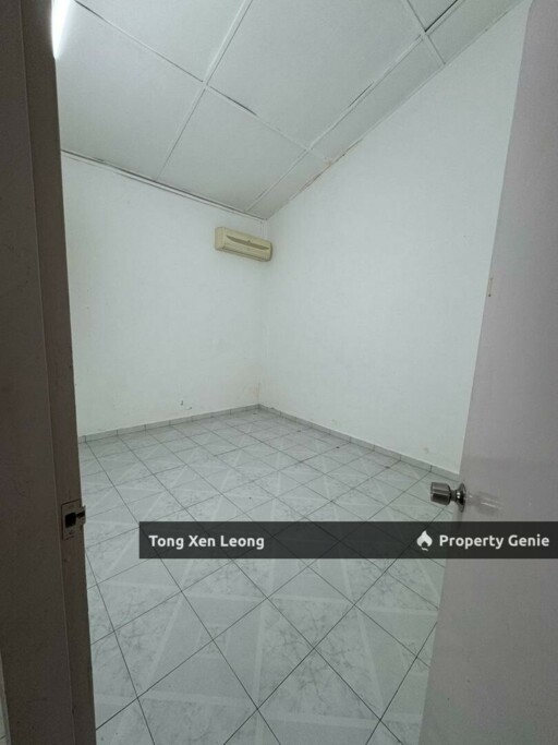 Melaka Home With 3 Rooms, Convenient Access To Amenities