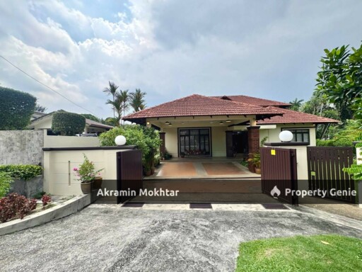 Freehold & Nice Garden | Double Storey Bungalow Kampung Tunku SS1, Petaling Jaya