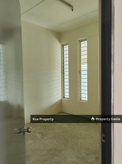Single Storey Terrace Intermediate House For Sales Located at Matang Jaya