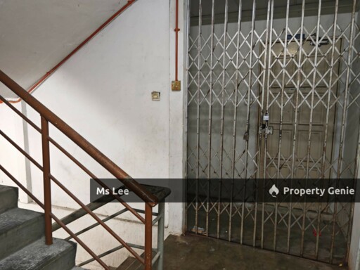 Male Room 2 RM600 @ 1st Floor Shop Apt-Sek 7-Shah Alam-near UITM-Ready Now