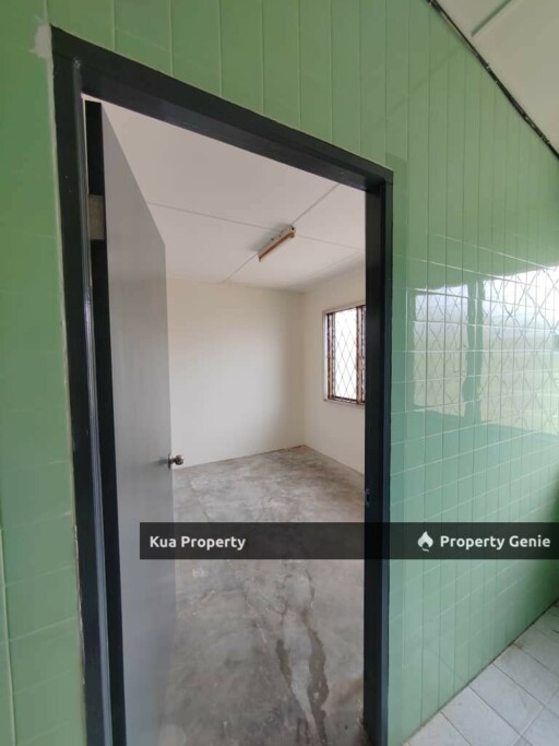 Single Storey Terrace Intermediate House For Sales Located at Matang Jaya