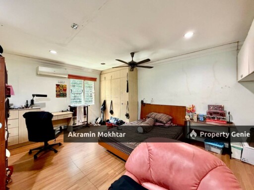 Freehold & Renovated | Setingkat Setengah Bungalow Jalan Tasik Biru Sungai Buloh