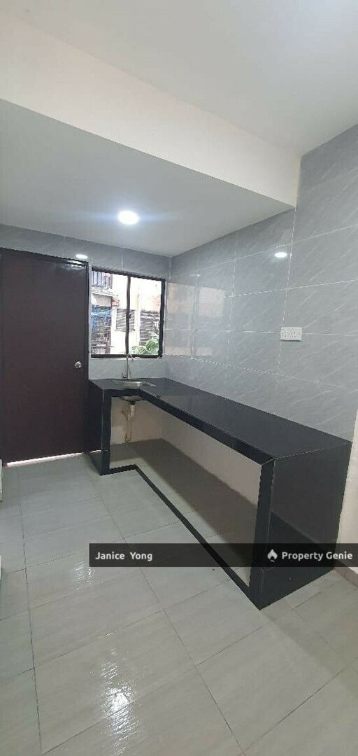 Flat Taman Air Biru Pasir Gudang