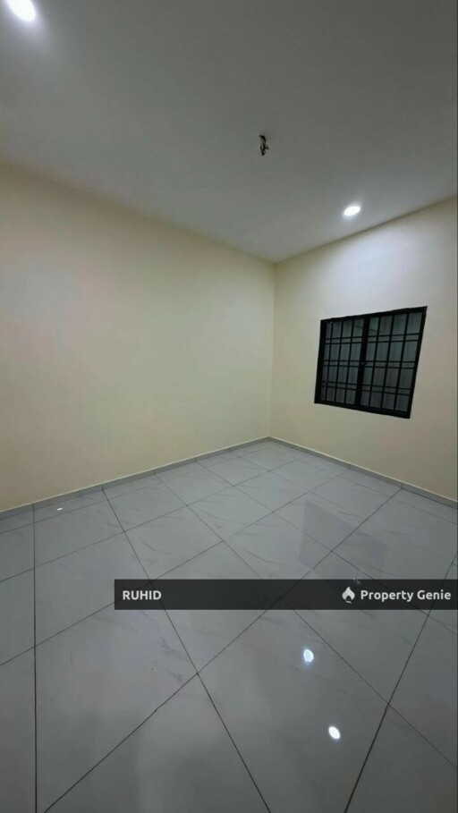 Corner Lot Single Storey House, Taman Sri Pulai – Freehold, 2,000 Sqft