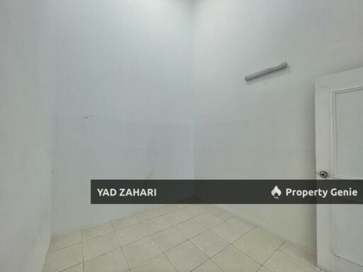 Seksyen 29, Kg Lombong Shah Alam | Single Storey Semi-D 4 Bedrooms | RM480K - Good Condition with Loft and Semi Furnished