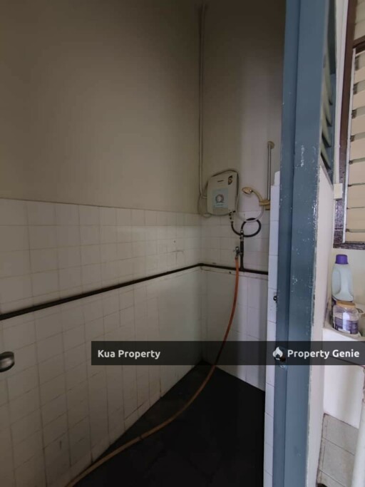 Single Storey Terrace Intermediate House For Sales Located at Matang Jaya