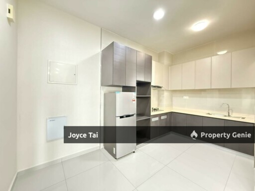 Country Garden Danga Bay Fully Furnished Seaview Condo For Rent Jb Ambersite / Bay Laurel / Bay Point / Kings Bay / Royal Strand / Lovell  Call or Whatsapp 01133119256 for more info  Brand New Unit  B