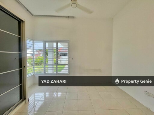 Seksyen 29, Kg Lombong Shah Alam | Single Storey Semi-D 4 Bedrooms | RM480K - Good Condition with Loft and Semi Furnished