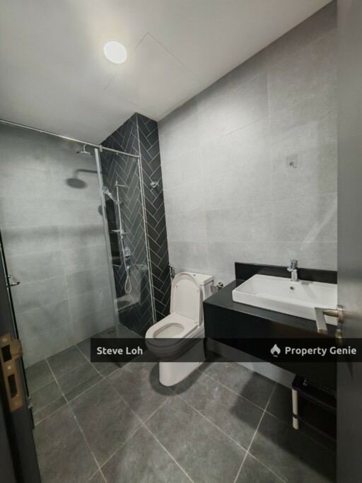 4bedroom Large Unit Next to Velocity Mall & MRT