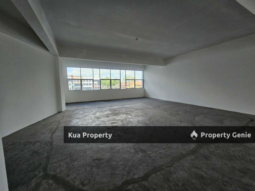 Second Floor Intermediate Shoplot / Office For Rent! Located at Stutong