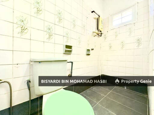 RENOVATED & FRESHLY PAINTED, Double Storey USJ 9 Subang Jaya .