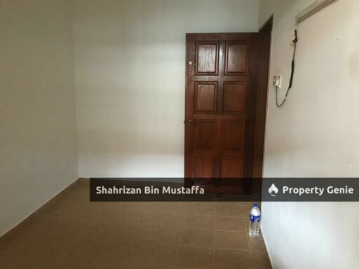 International Lot, Taman Banang Height, Batu Pahat, Johor.