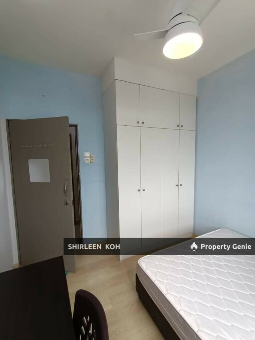 Larkin heights Female room for rent