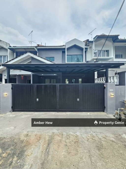 Desa Harmoni near Molek 15km to Jb Pelangi Viq