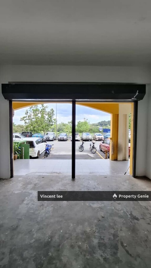 Taman Damai Utama, Bandar Kinrara, Puchong [Ground Floor Shop]  Facing Main  Road and Kinrara Residence