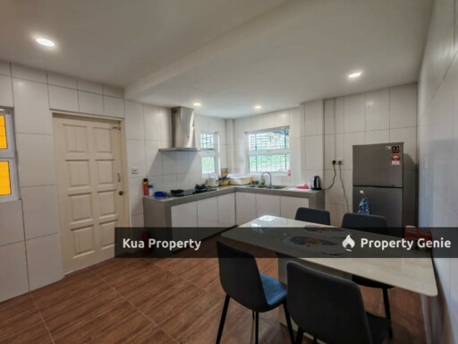 Central Court Apartment (Corner Unit) FOR RENT/SALE! Located at Jalan Central, Padungan
