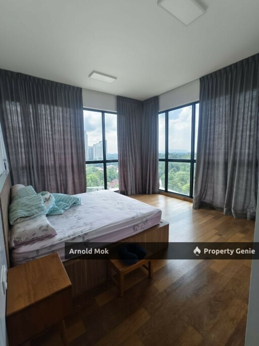 Strait View 18 Condominium for Sale