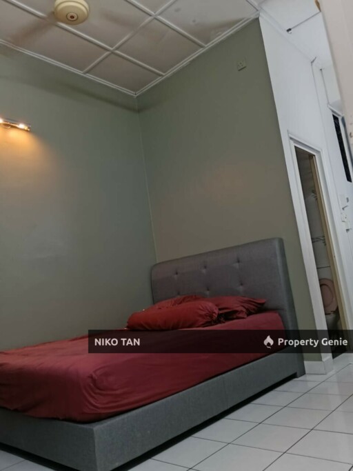 [RENOVATED]1.5Stry Jalan Molek 2/2x Taman Molek For Sale