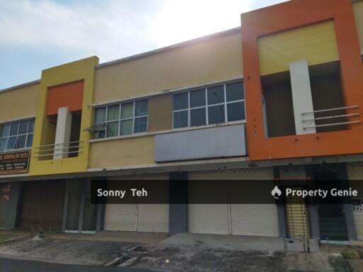 Pusat Perdagangan Alam Jaya near UOB Bank