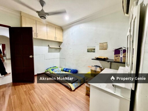 Freehold & Renovated | Setingkat Setengah Bungalow Jalan Tasik Biru Sungai Buloh
