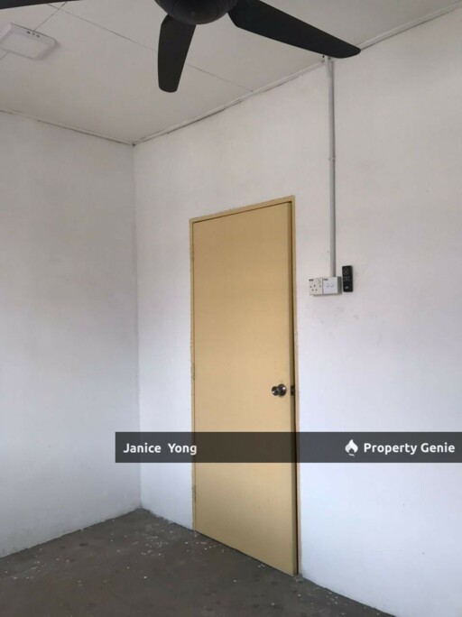 Flat @ Taman Mount Austin