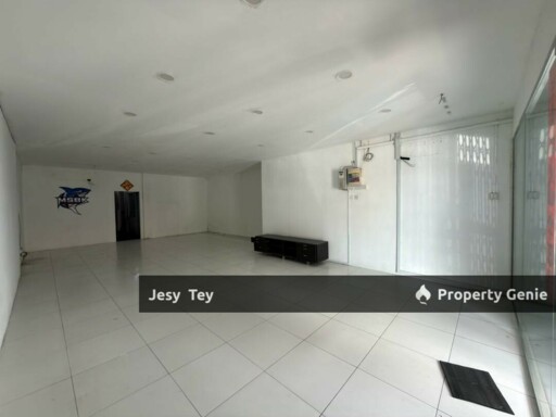 (Ground Floor) Taman Daya Shop For Rent